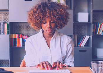 Escritórios de Coworking oferecem serviços também para quem não trabalha diariamente em salas e estações de trabalho. Veja alguns serviços que os espaços compartilhados oferecem para quem mudou agora para o Home Office.