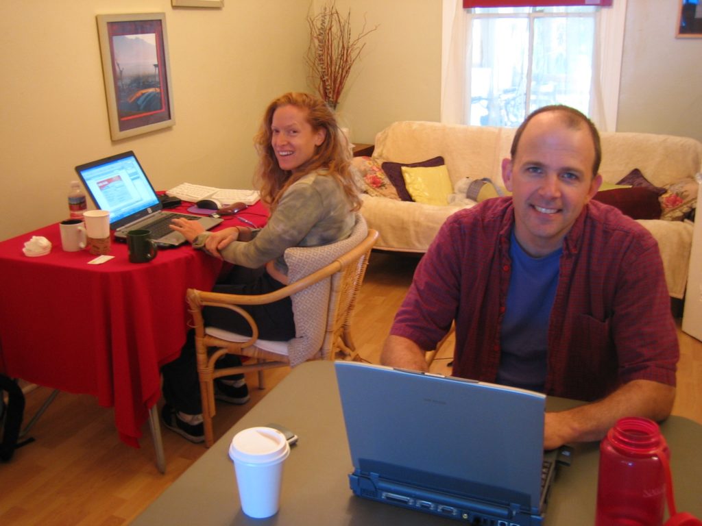 No dia 9 de agosto de 2005, em San Francisco, Brad Neuberg escreveu o post convocando "pessoas que trabalham com Laptop´s" a compartilhar seu escritório