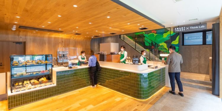 As unidades da rede de cafeterias no Japão são conhecidas por seu design inovador. A unidade de Ginza oferece espaço de trabalho compartilhado.