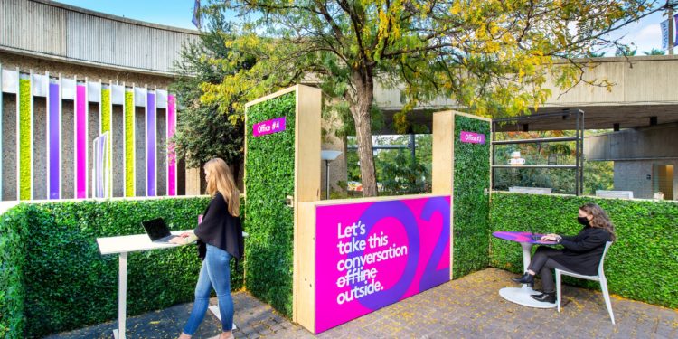 Centro Urbano Rosslyn BID, nos EUA, inaugurou o O2 Outdoor Office, seu espaço de Coworking 100% ao ar livre