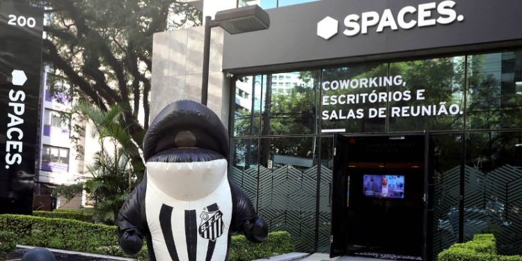 O Santos Futebol Clube, em uma parceria com o Coworking Spaces, inaugurou um novo escritório em São Paulo para atender a seus sócios