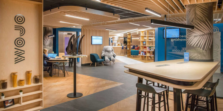 A Wojo vai oferecer o uso de salas privativas em suas unidades para a realização de aulas de inglês gratuitas. Foto: Divulgação