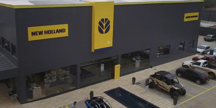As lojas remodeladas da New Holland contam com espaço de Coworking, café e até churrasqueira. Foto : New Holland