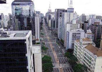 Além de um dos principais cartões postais da cidade, a Avenida Paulista é o coração financeiro da cidade de São Paulo. Foto: Pixabay