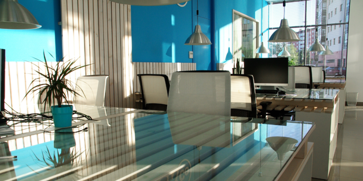 Mobiliário e conforto são alguns dos pontos mais relevantes na hora de escolher seu Coworking. Foto: Banco de Imagens